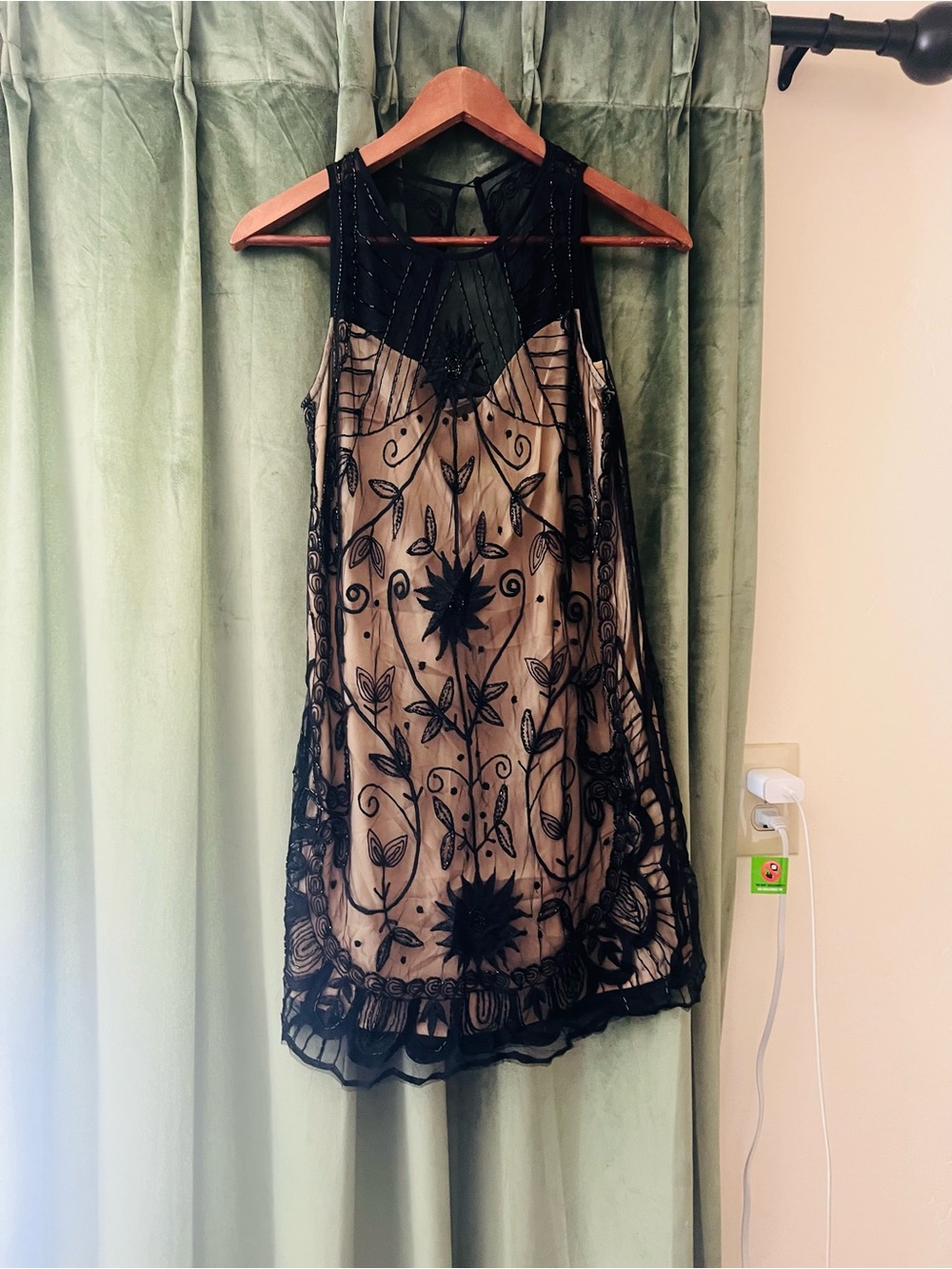 Abercrombie & FitchBeaded Embroidered Overlay Cocktail Dress Size Small